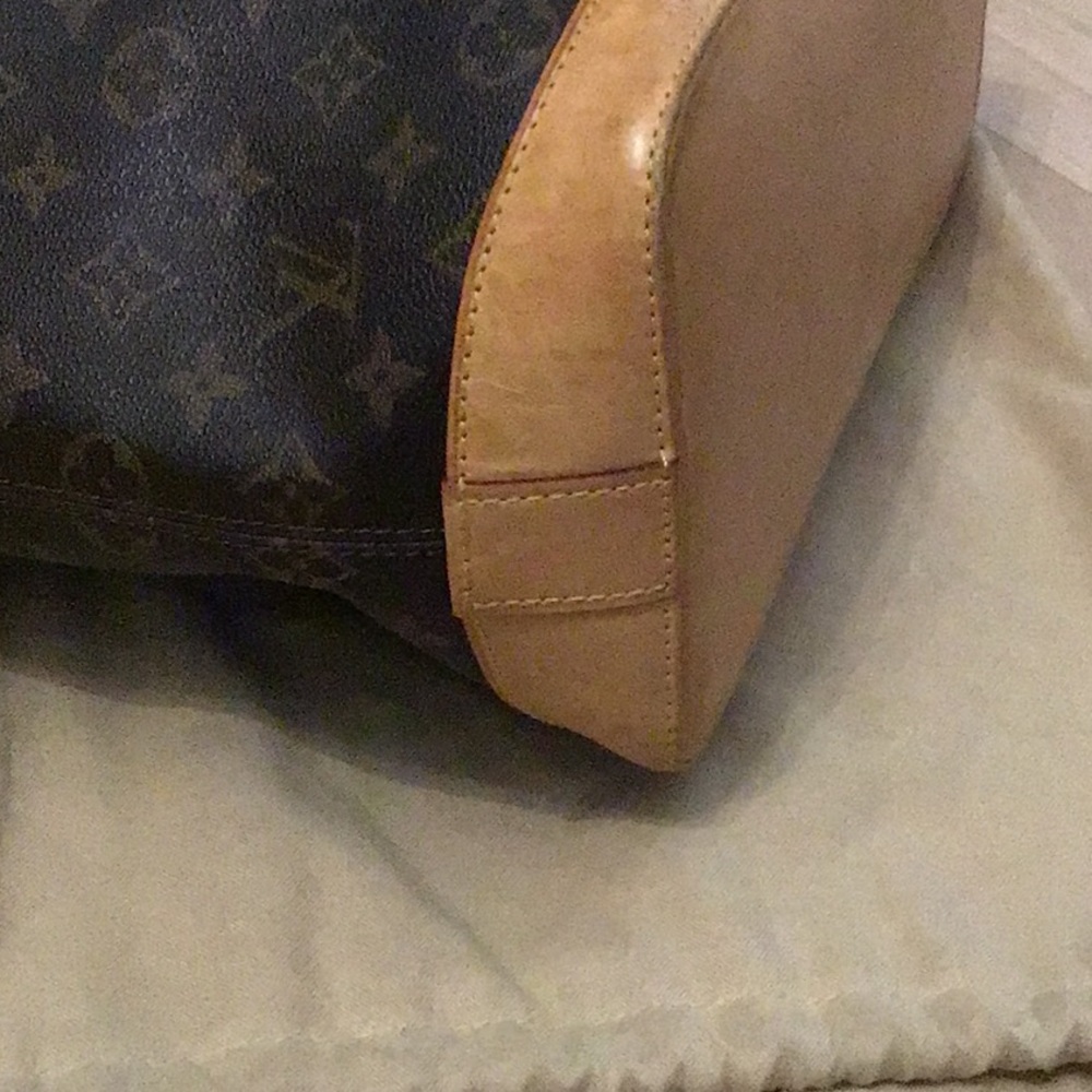 Louis Vuitton vertical bag - Picture 7 of 10